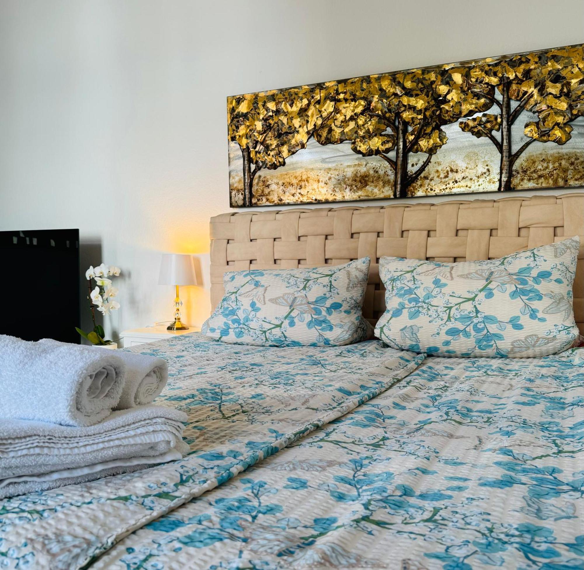 Wohnung Am Schlossgarten Шверін Екстер'єр фото